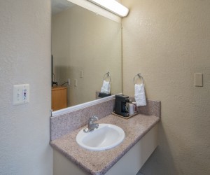Hotel Rose Garden San Jose - Guest Bathroom