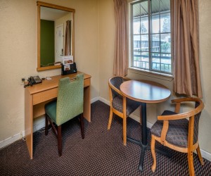 Hotel Rose Garden San Jose - Guest Room with Desk